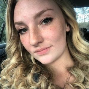 Meet your Posher, Lexi